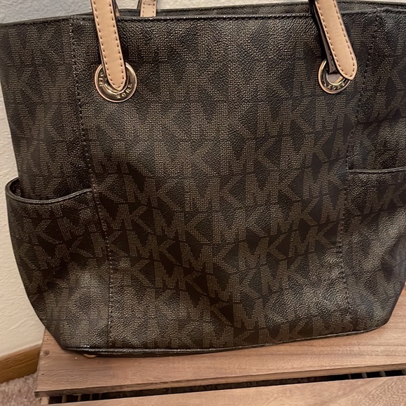 Michael Kors tote purse - Picture 5 of 8